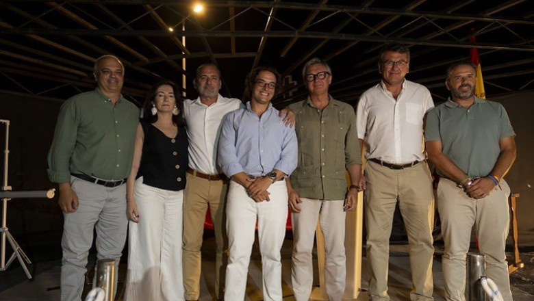 ep el secretario general de vox en el congreso jose maria figaredo junto a miembros de su formacion