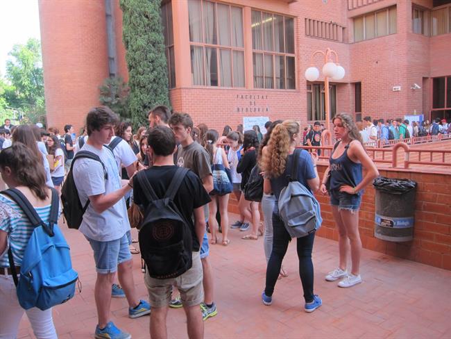 Estudiantes catalanes en las pruebas de Selectividad | Europa Press - Archivo ep estudiantes catalaneslas pruebasselectividad