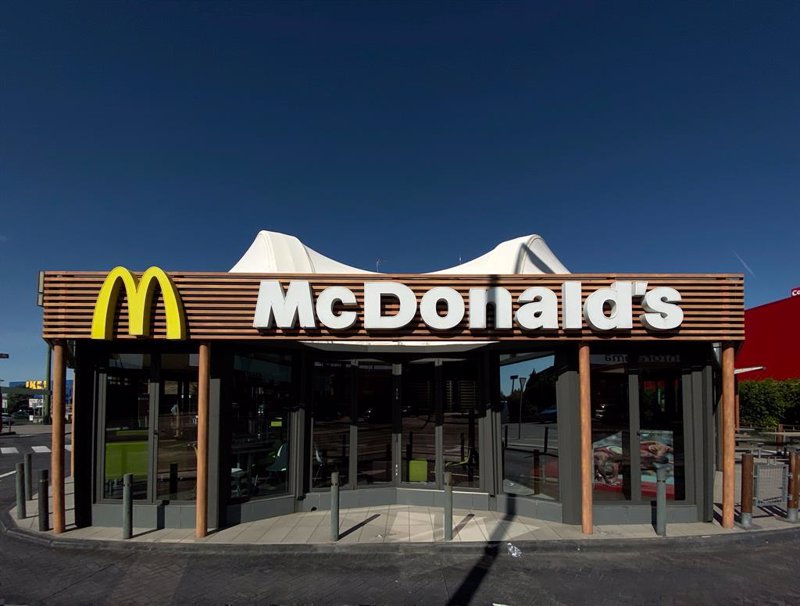 McDonalds cae con fuerza tras el brote de E. coli vinculado a sus hamburguesas