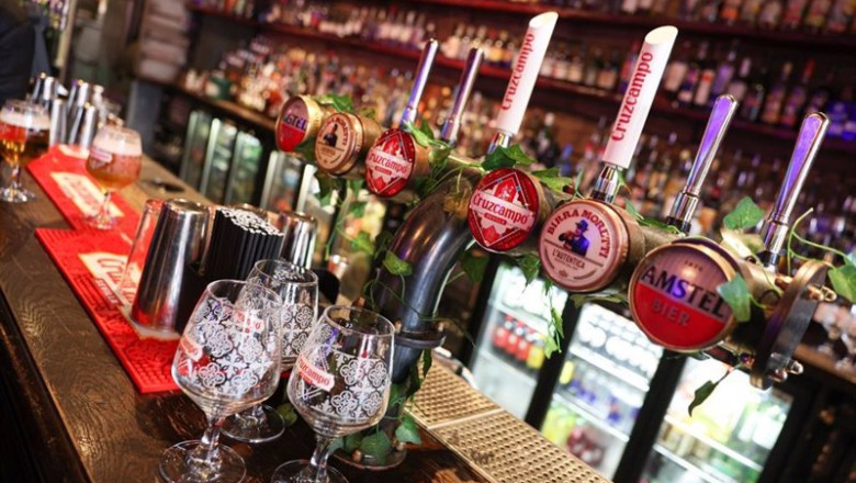 ep grifo de cruzcampo en un pub de la ciudad de sheffield en inglaterra ep grifo de cruzcampo en un pub de la ciudad de sheffield en inglaterra