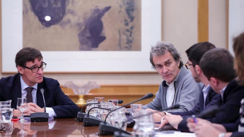 (I-D) El ministro de Sanidad, Salvador Illa, y el director del Centro de Coordinación de Alertas y Emergencias Sanitarias, Fernando Simón | Jesús Hellín - Europa Press ep i-d el ministro de sanidad salvador illa y el director del centro de coordinacion de alertas y