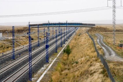 ep imagen de una linea ave de adif