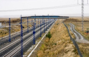 ep imagen de una linea ave de adif