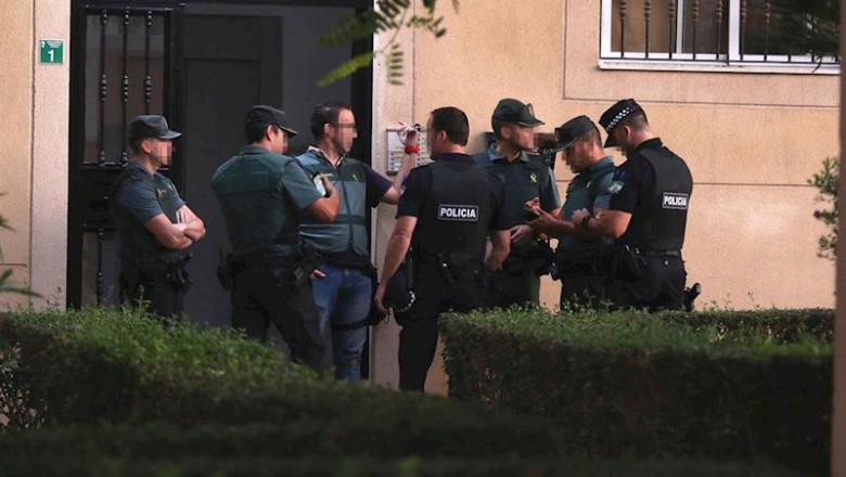 ep la guardia civil registra el domicilio de la mujer de 38 anos y nacionalidad espanola detenida ep la guardia civil registra el domicilio de la mujer de 38 anos y nacionalidad espanola detenida