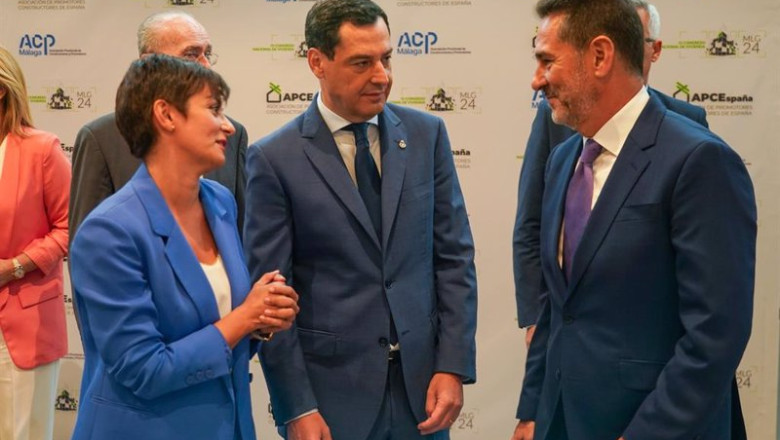 ep la ministra de vivienda y agenda urbana isabel rodriguez y el presidente de la junta de andalucia ep la ministra de vivienda y agenda urbana isabel rodriguez y el presidente de la junta de andalucia