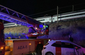 ep los servicios de proteccion civil y la policia local de sevilla se desplazo hasta la zona de la