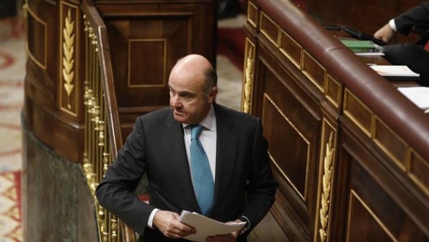 ep luisguindos caminandohemiciclo