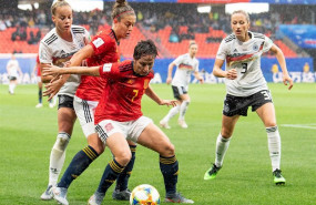 ep marta corredera protege el balon en el espana-alemania del mundial de francia 2019