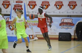 ep ninas practicando deporte baloncesto