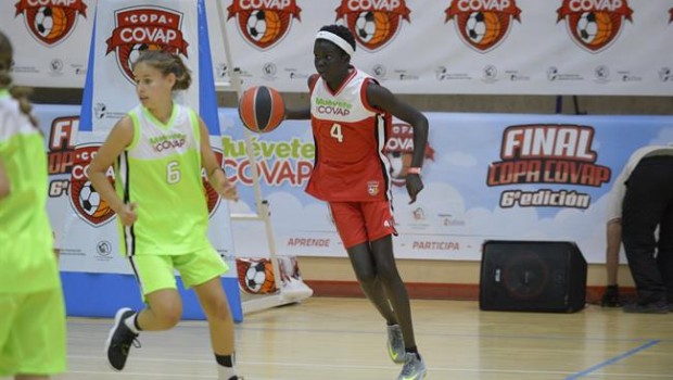 ep ninas practicando deporte baloncesto