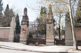 ep puerta del cementerio de la almudena que desde hoy ha reanudado la actividad para poder seguir