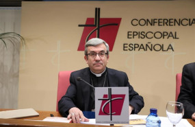ep secretario generalla conferencia episcopal monsenor luis j arguello en ruedaprensala oficinainformacionla conferencia episcopal espanola cee sobrereunionla asamblea plenaria