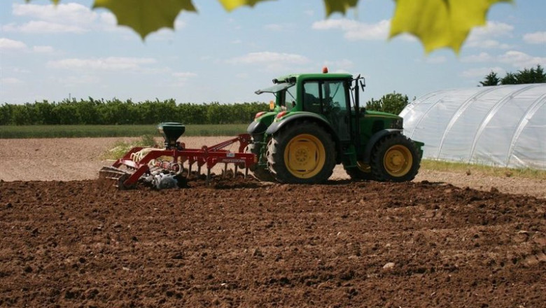 ep tractor en campo