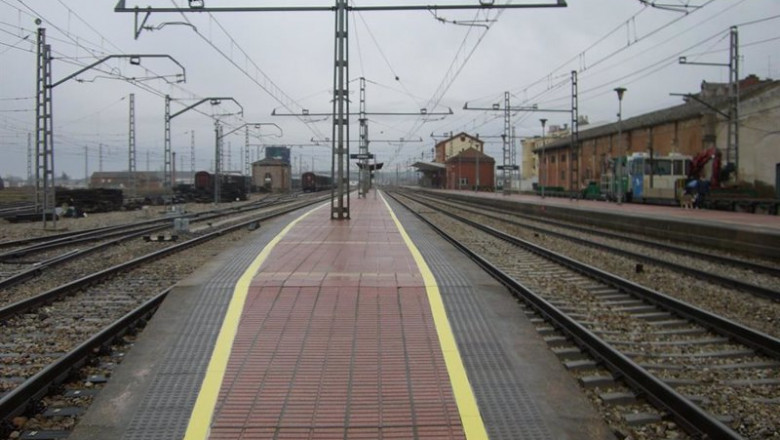 Tramo de vía que transita por la localidad de Astorga (León) por el tramo León-Monforte de Lemos. | ADIF ep tramo de via que transita por la localidad de astorga leon por el tramo leon-monforte de lemos
