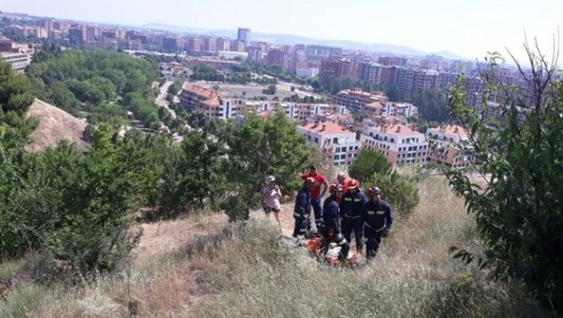 ep valladolid- los bomberos rescatanun ciclistalas contiendas