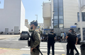 ep varios militares dan apoyo a efectivos de la policia nacional al lado de una comisaria en ceuta ep varios militares dan apoyo a efectivos de la policia nacional al lado de una comisaria en ceuta