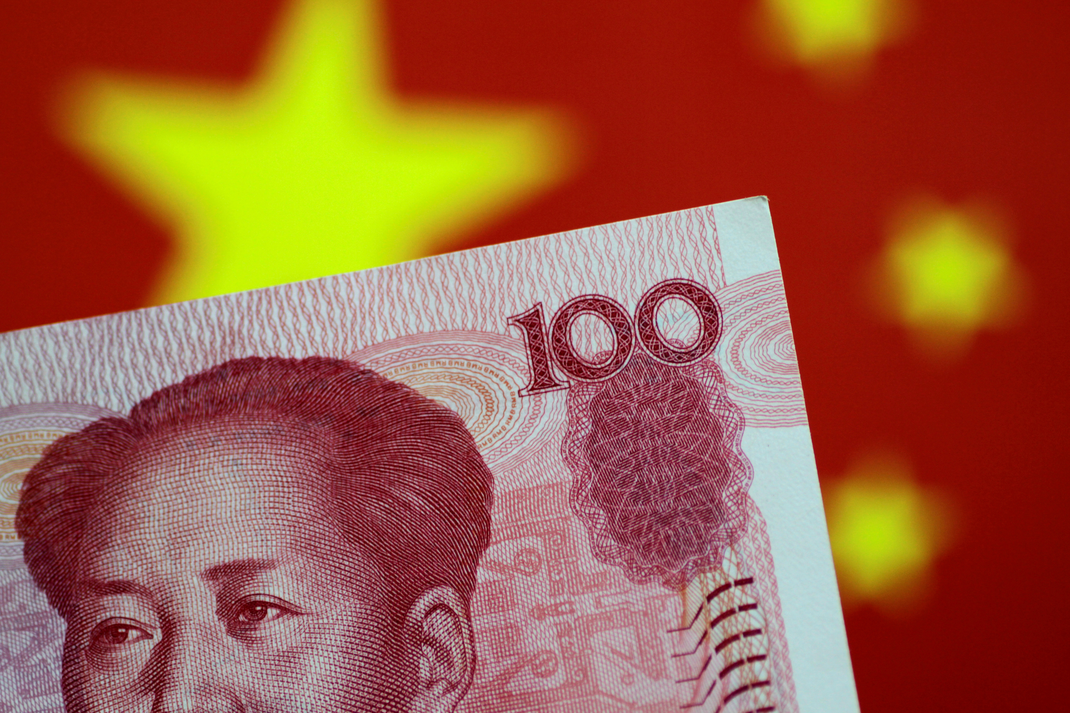 China rebaja el yuan más de lo previsto por el mercado