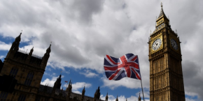un-homme-soupconne-d-avoir-un-couteau-arrete-pres-du-parlement-de-westminster un-homme-soupconne-d-avoir-un-couteau-arrete-pres-du-parlement-de-westminster