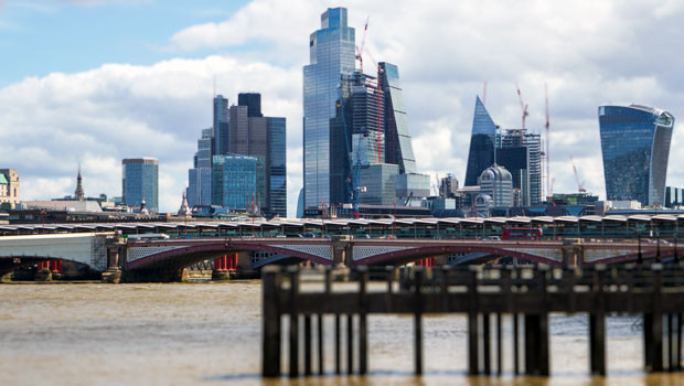 dl ciudad de londres río támesis edificios de oficinas horizonte distrito financiero milla cuadrada finanzas comercio mercados pb