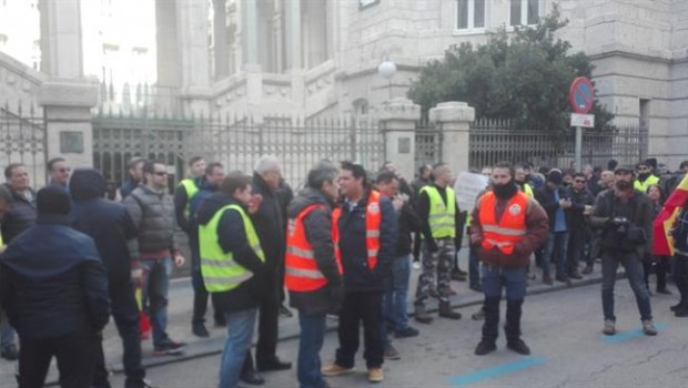 ep abrazolos taxistasla consejeriatransportesla comunidadmadrid