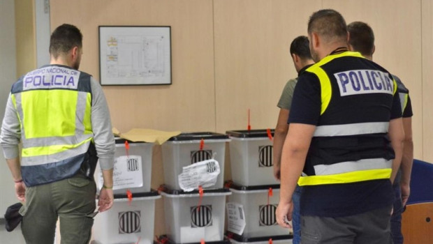 ep agentes intervienen urnas y papeletas en distintos colegios de barcelona