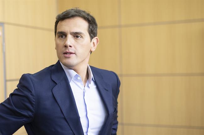 ep albert rivera atiendelos mediosdereunionla confederacion de