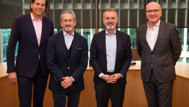 ep archivo   de izquierda a derecha el consejero delegado de vmo2 lutz schuler el consejero delegado