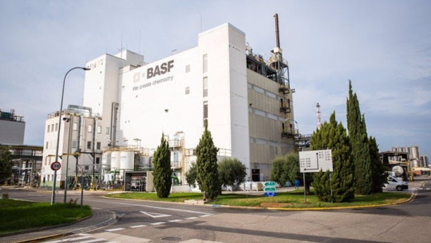 ep archivo   factoria de basf en la canonja tarragona