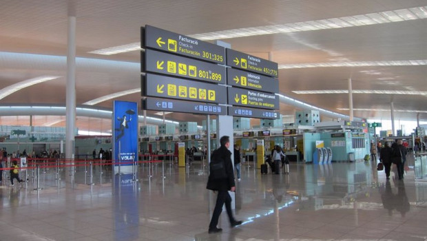 ep archivo   hall de aeropuerto de el prat de barcelona terminal 1