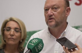 ep diputado socialista antonio pradas atiendelos medios
