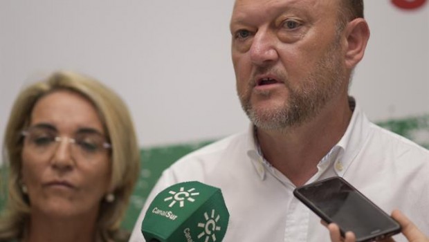 ep diputado socialista antonio pradas atiendelos medios