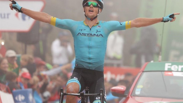 ep el ciclista danes jakob fuglsang astana gana la etapa en la cubilla en la vuelta