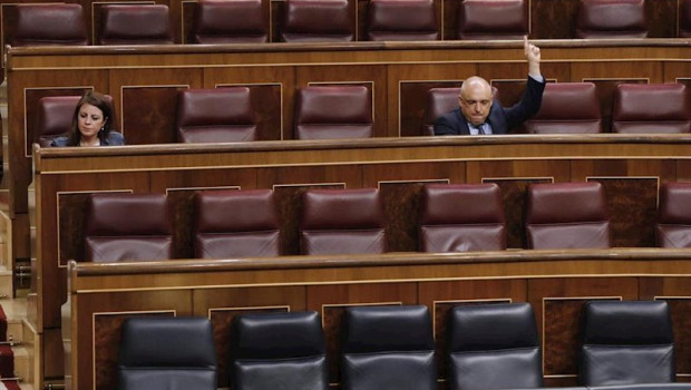 ep el diputado socialista rafael simancas y la portavoz parlamentaria adriana lastra en un pleno del