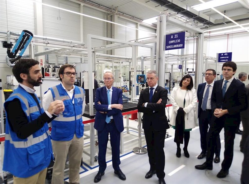 ep el lehendakari inigo urkullu inaugura en derio la nueva planta de externals de itp aero