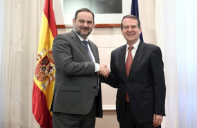 ep el ministro de transportes movilidad y agenda urbana jose luis abalos posa tras su reunion con el