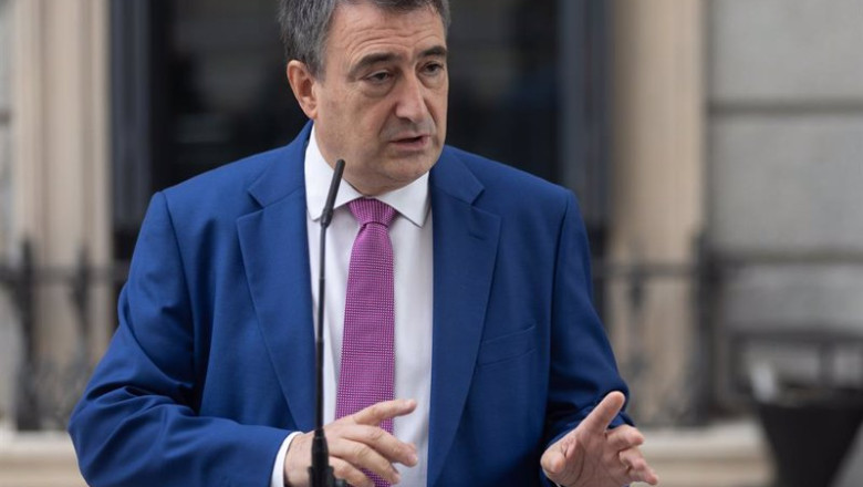 ep el portavoz del pnv en el congreso aitor esteban ofrece declaraciones a los medios a su salida de ep el portavoz del pnv en el congreso aitor esteban ofrece declaraciones a los medios a su salida de