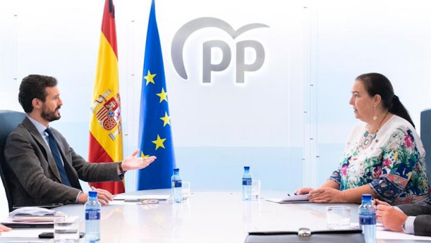 ep el presidente del pp pablo casado se reune con la presidenta de la avt maite araluce en la sede
