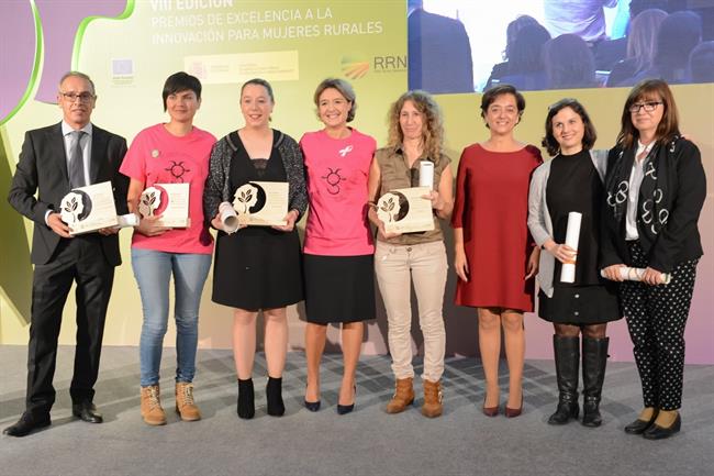García Tejerina en Premios de Excelencia a la Innovación para Mujeres Rurales | MAPAMA ep garcia tejerinapremiosexcelenciala innovacionmujeres rurales