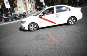 ep imagen de un taxi en el centro de madrid