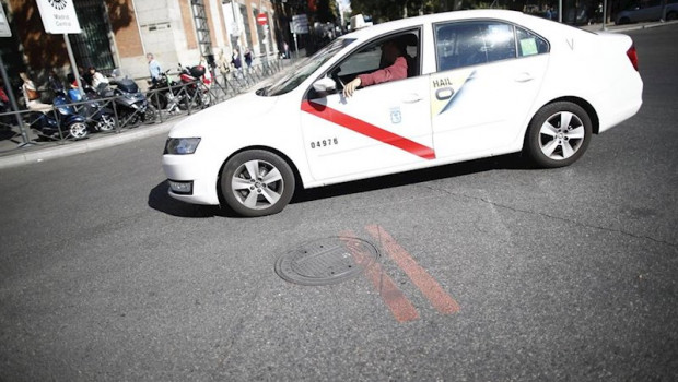 ep imagen de un taxi en el centro de madrid