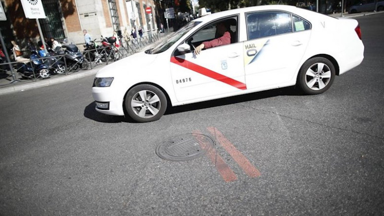 ep imagen de un taxi en el centro de madrid