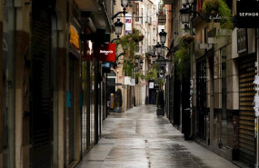 ep la calle traperia vacia durante el estado de alarma en murcia espana a 22 de marzo de 2020