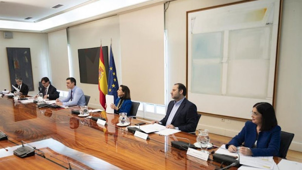 ep la ministra de politica territorial y funcion publica de espana carolina darias primera por la