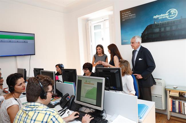 La Reina Letizia visita Infocáncer, servicio gratuito de la AECC | ASOCIACIÓN ESPAÑOLA CONTRA EL CÁNCER ep la reina letizia visita infocancer servicio gratuitola aecc