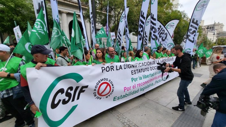 ep manifestacion convocada por la central sindical independiente de funcionarios csif en una ep manifestacion convocada por la central sindical independiente de funcionarios csif en una