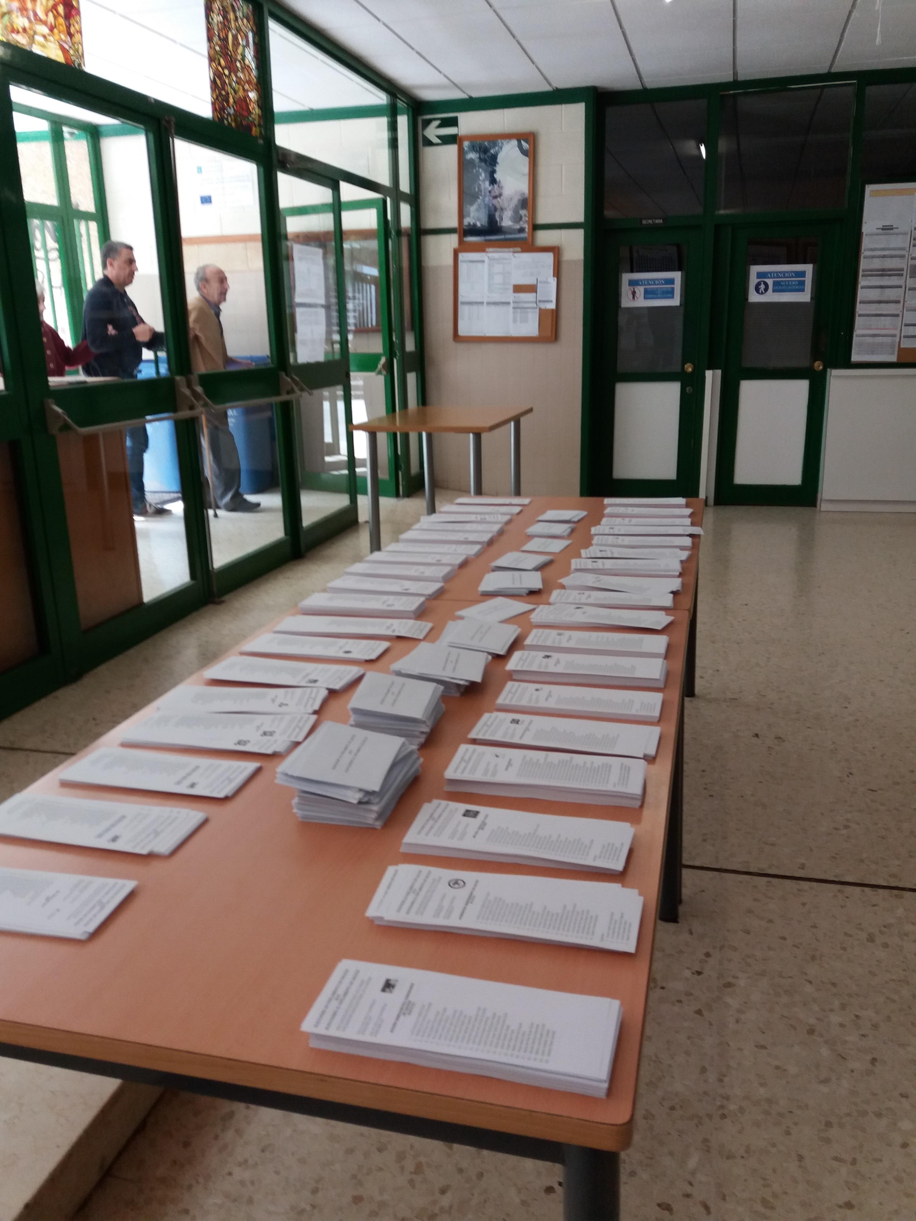 ep mesalas papeletas25septiembreun colegio electoral
