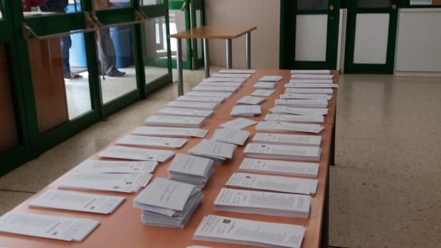 ep mesalas papeletas25septiembreun colegio electoral