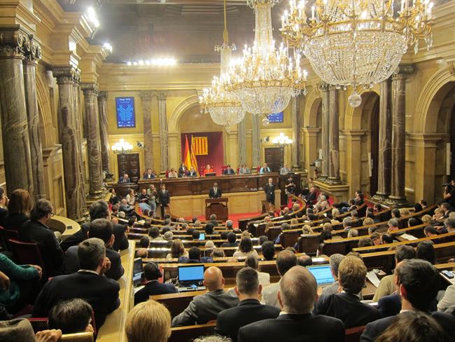 El pleno del Parlament durante la declaración del pte.C.Puigdemont | EUROPA PRESS ep plenoparlament durantedeclaracionptecpuigdemont