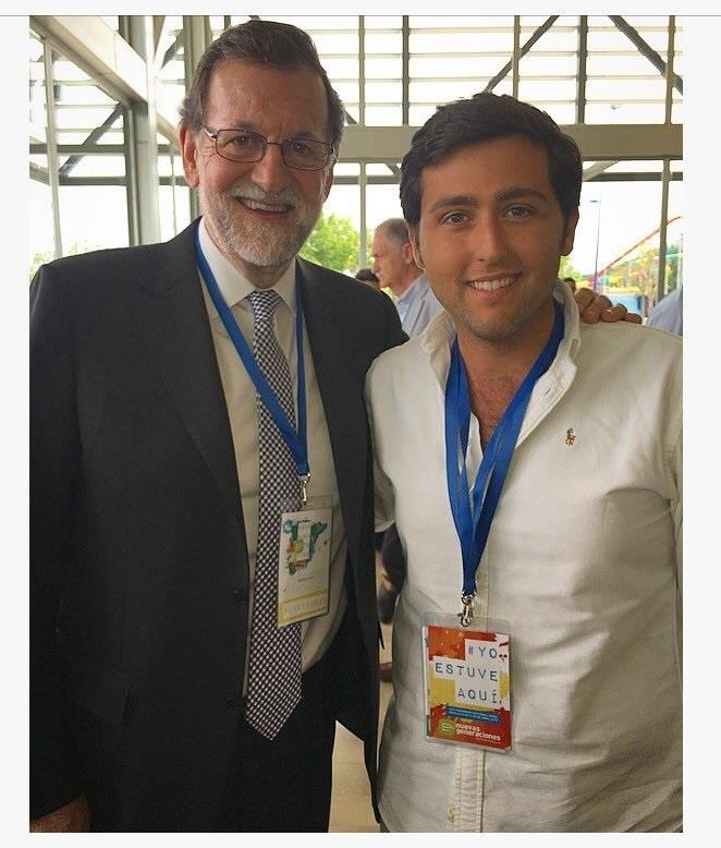 El responsable de las NNGG del PP en Utrera, Diego Javier García, con Rajoy | EUROPA PRESS ep responsablelas nnggpputrera diego javier garcia con rajoy