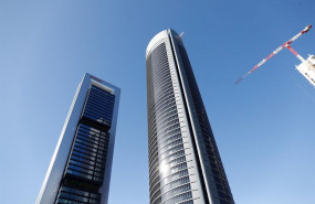 ep torres cepsa y pwc junto a la torre caleido en madrid cuyas obras de construccion continuan a